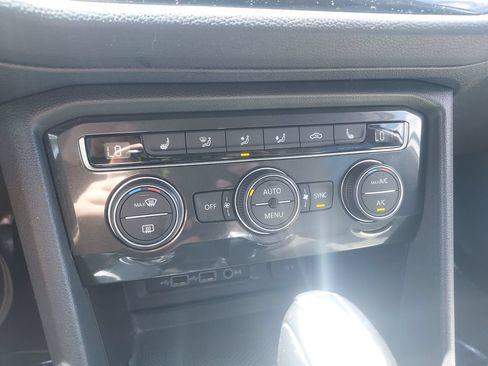 Used 2019 Volkswagen Tiguan SE w/ 3rd Row Seat Package AWD/4WD image 16