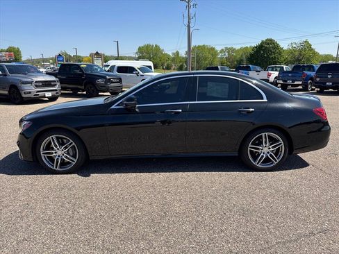 Used 2017 Mercedes-Benz E 300 4MATIC image 2