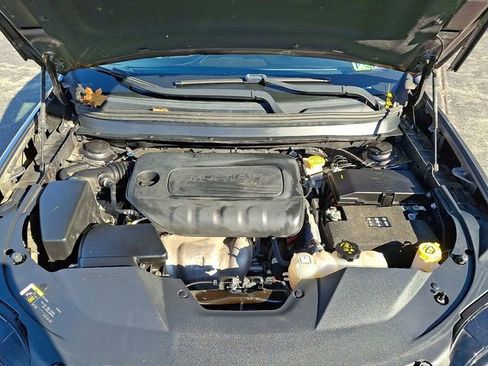 Used 2019 Jeep Cherokee Latitude Plus w/ Cold Weather Group image 29