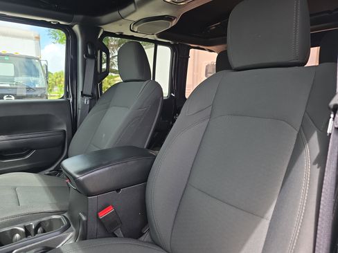 Used 2022 Jeep Wrangler Unlimited Sport image 25