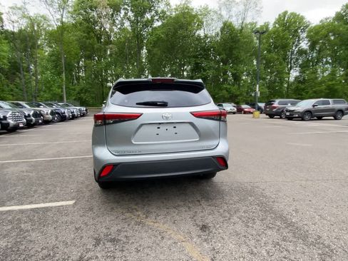 Used 2023 Toyota Highlander LE AWD/4WD image 7