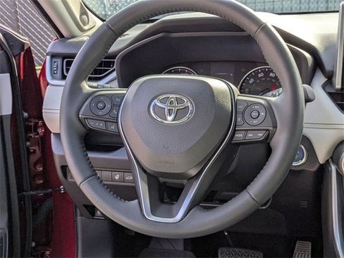 Used 2021 Toyota RAV4 XLE Premium image 22