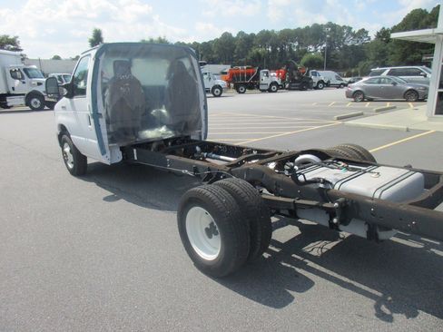 New 2024 Ford E-450 and Econoline 450 Super Duty w/ Driver's Safety Package image 9