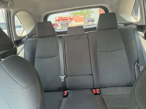 Used 2021 Toyota RAV4 LE AWD/4WD image 27