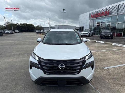 Used 2026 Nissan Rogue SV w/ Cold Weather Package FWD image 2