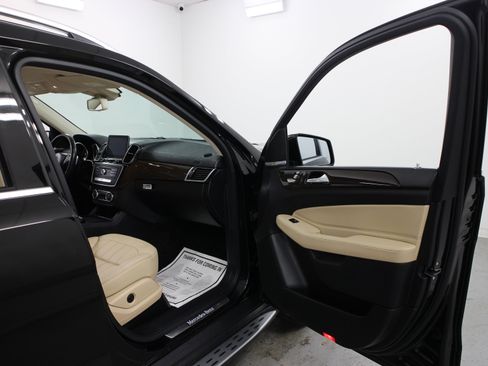 Used 2018 Mercedes-Benz GLS 450 4MATIC image 32