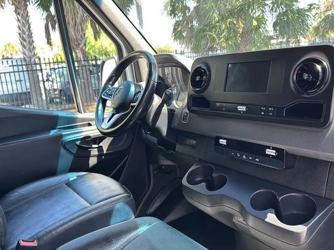 Used 2021 Mercedes-Benz Sprinter 2500 w/ Premium Package image 12