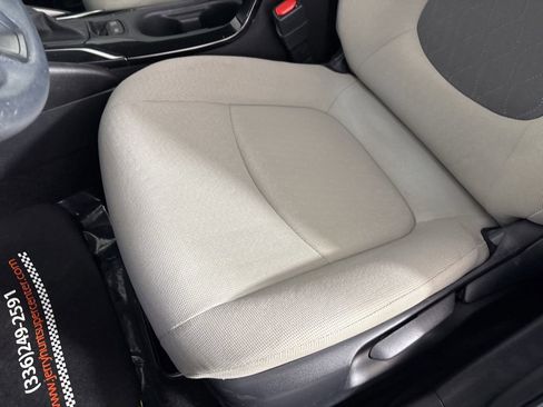 Used 2021 Toyota Corolla LE image 11