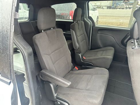 Used 2017 Dodge Grand Caravan SE image 25