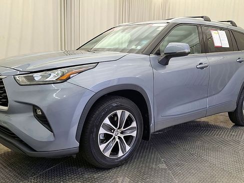 Certified 2020 Toyota Highlander XLE AWD/4WD image 11