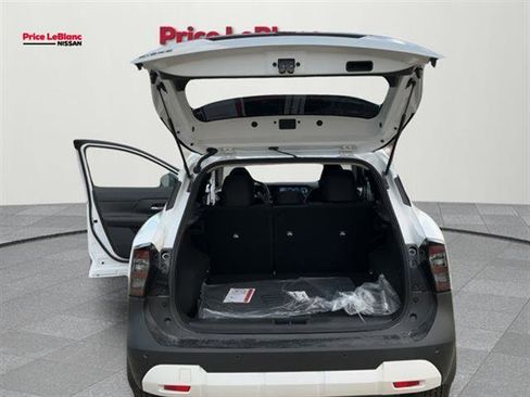 New 2026 Nissan Kicks SV w/ SV Premium Package FWD image 18