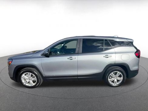 Used 2024 GMC Terrain SLE image 9