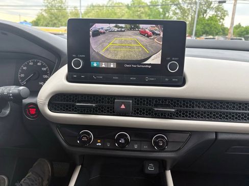 Used 2023 Honda HR-V LX image 9