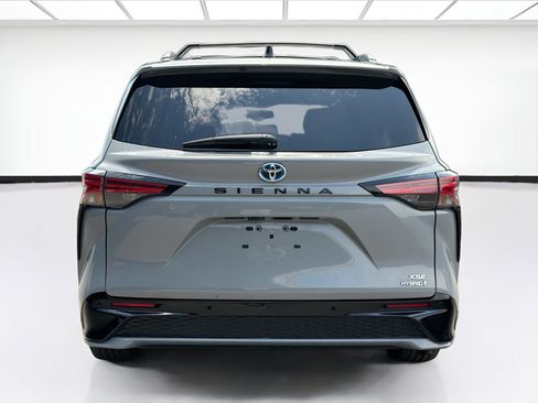Used 2024 Toyota Sienna XSE w/ XSE Plus Package FWD image 5