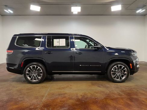 Used 2024 Jeep Grand Wagoneer Series III w/ Rear Seat Video Group 1 AWD/4WD image 23