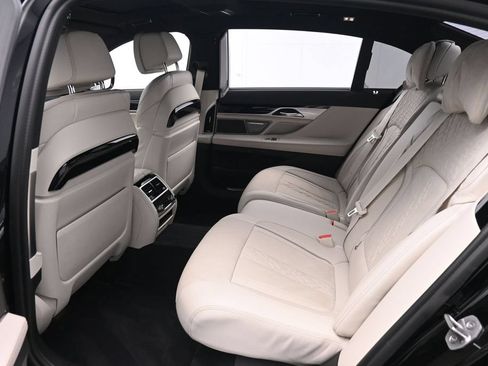 Used 2022 BMW 740i w/ M Sport Package RWD image 14