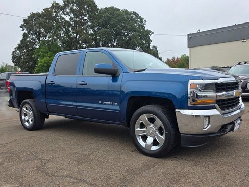 Used 2018 Chevrolet Silverado 1500 LT w/ LT Eassist Package image 34