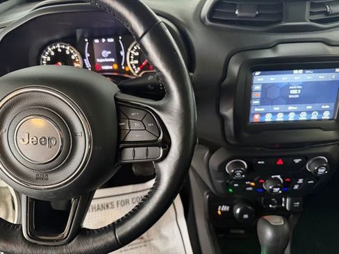 Used 2018 Jeep Renegade Altitude image 18