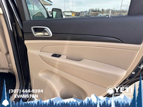 Used 2022 Jeep Grand Cherokee Laredo E image 15