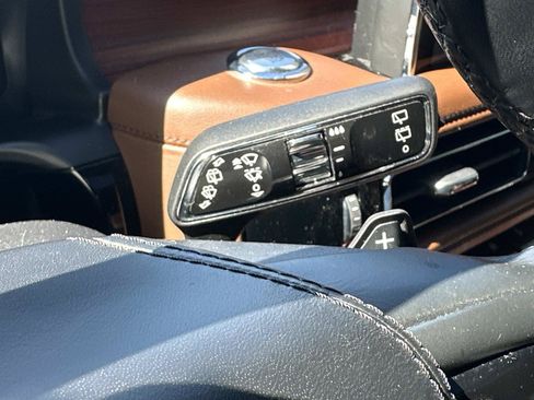Used 2023 Lincoln Aviator Reserve w/ Equipment Group 201A AWD/4WD image 24