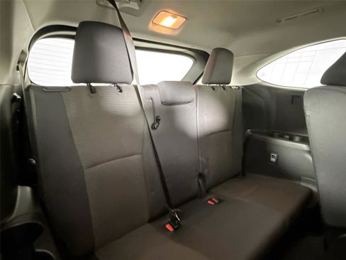 Used 2024 Toyota Highlander LE image 39