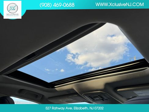 Used 2022 Toyota Highlander XLE AWD/4WD image 33