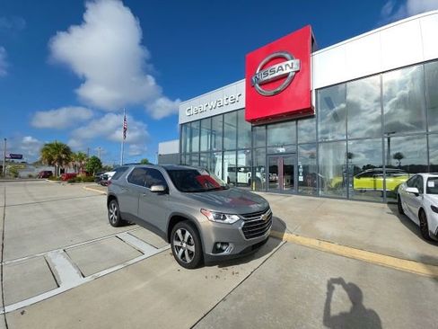 Used 2019 Chevrolet Traverse LT w/ LT Premium Package FWD image 1