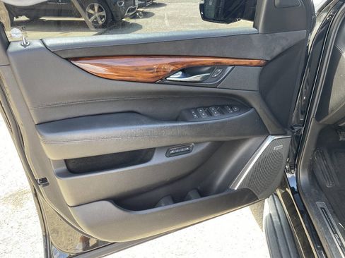 Used 2015 Cadillac Escalade Luxury AWD/4WD image 14