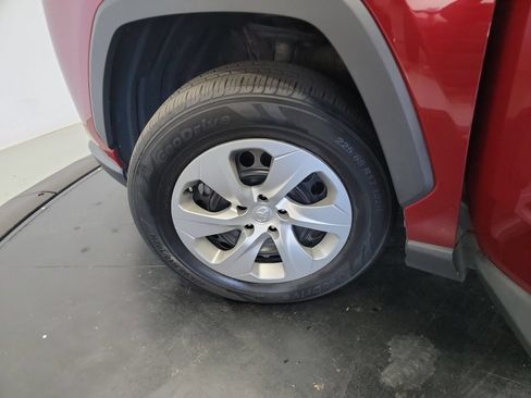 Used 2021 Toyota RAV4 LE AWD/4WD image 29
