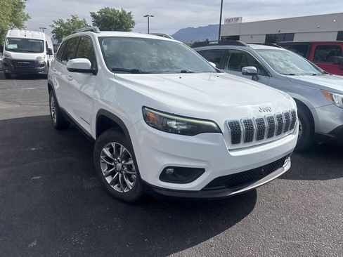 Used 2021 Jeep Cherokee Latitude Plus AWD/4WD image 3