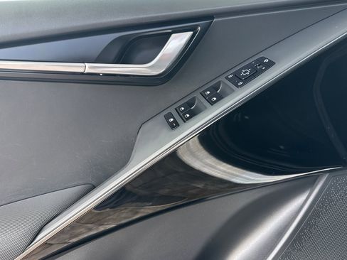 Used 2023 Kia Niro EX Touring image 15