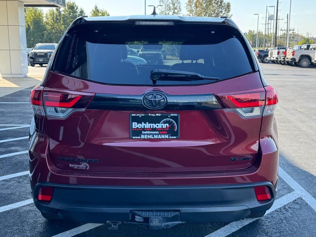 Used 2019 Toyota Highlander SE w/ Nightshade Edition AWD/4WD image 5