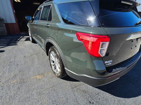 Used 2022 Ford Explorer XLT w/ Equipment Group 202A image 4