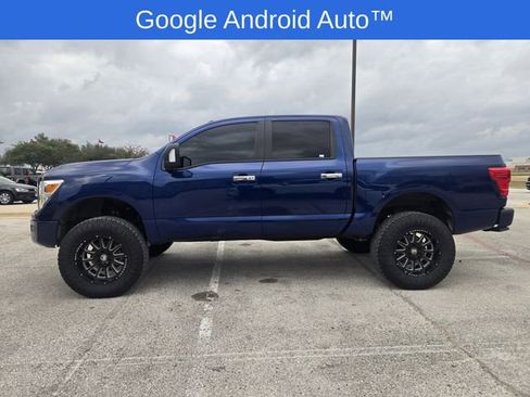 Used 2021 Nissan Titan SV w/ SV Convenience Package image 4