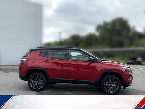 Used 2025 Jeep Compass Limited w/ Sun & Sound Group AWD/4WD image 7
