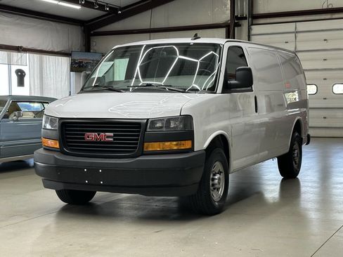 Used 2023 GMC Savana 2500 w/ Driver Convenience Package image 5