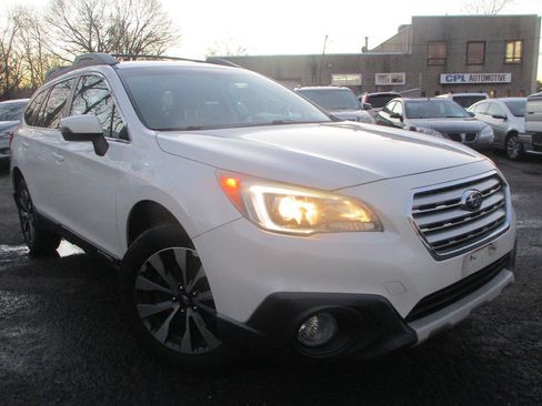 Used 2015 Subaru Outback 2.5i Limited image 1