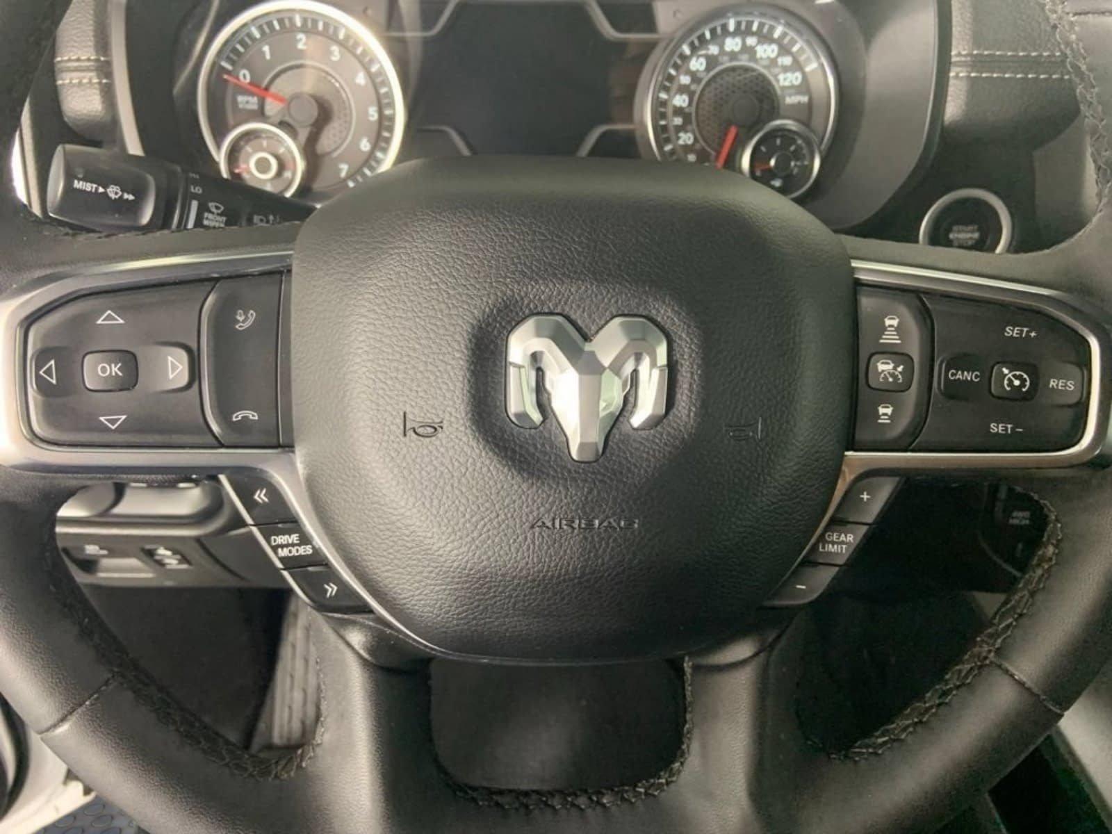 Used 2025 RAM 1500 Laramie AWD/4WD image 30