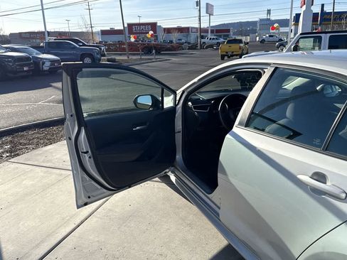 Used 2020 Toyota Corolla LE image 10