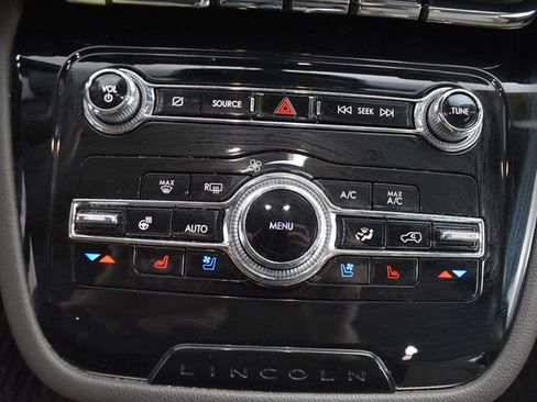 Used 2022 Lincoln Corsair Standard w/ Equipment Group 101A image 30