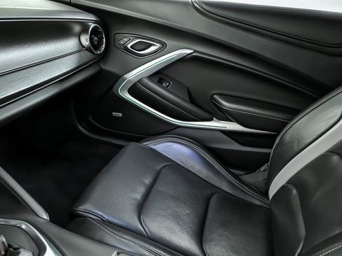 Used 2018 Chevrolet Camaro SS RWD image 31