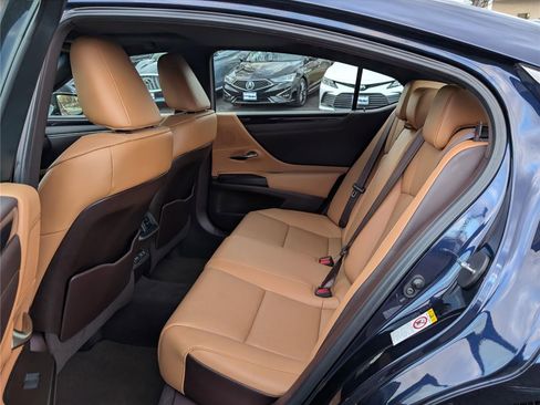 Used 2019 Lexus ES 350 w/ Premium Package image 14