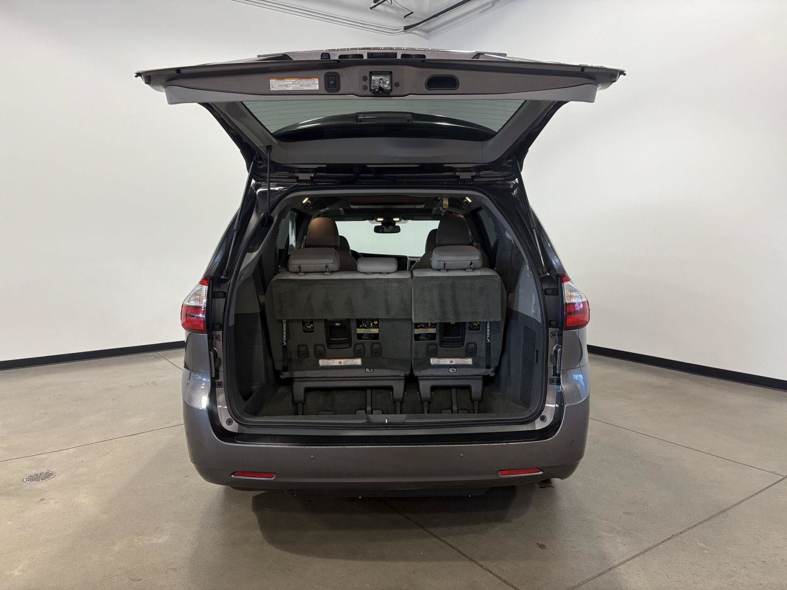 Used 2018 Toyota Sienna XLE Premium w/ Carpet Mat Package AWD/4WD image 39