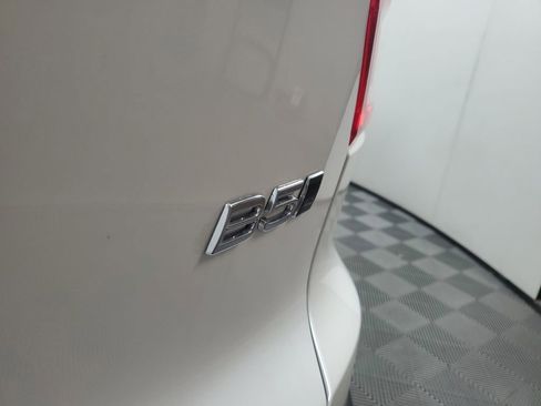 Certified 2025 Volvo XC40 B5 Core image 8