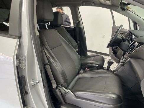 Used 2022 Chevrolet Trax LT w/ Driver Confidence Package image 27