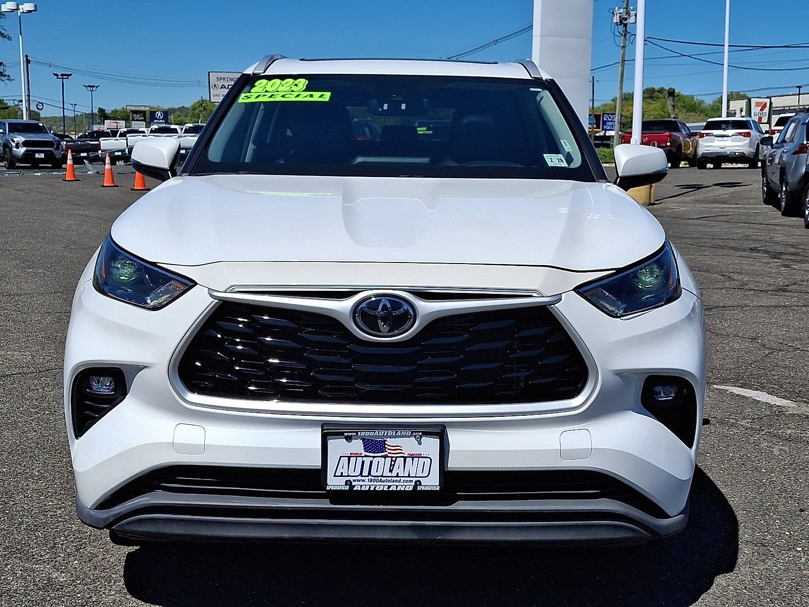 Used 2023 Toyota Highlander XLE w/ Protection Package #3 (TMS) AWD/4WD image 2