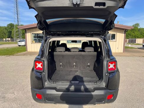 Used 2020 Jeep Renegade Latitude w/ Cold Weather Group FWD image 18