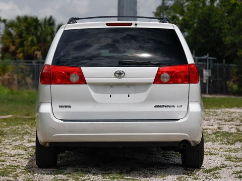 Used 2010 Toyota Sienna CE FWD image 7