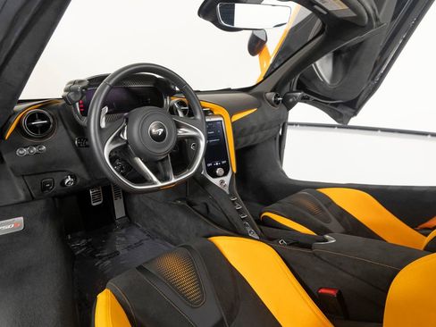 Used 2024 McLaren 750S Spider RWD image 17