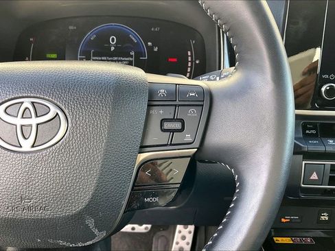 Used 2025 Toyota Camry SE image 27